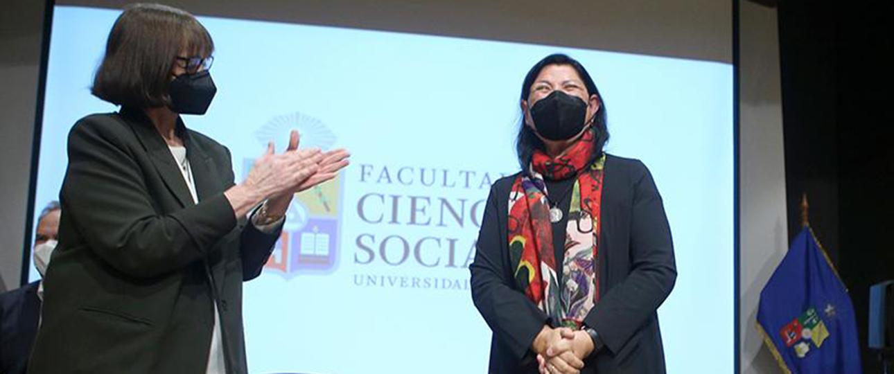 Profesora Teresa Matus asumió como nueva decana de la Facultad de Ciencias Sociales.