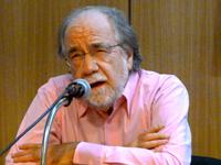 Prof. Manuel Antonio Garretón durante su exposición en FACSO.