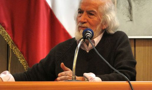  El Premio Nacional de Historia, Gabriel Salazar, dictó una conferencia sobre el rol de los secundarios en el movimiento social actual.