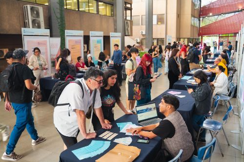 Facultad de Ciencias Sociales realiza una exitosa 3era feria de Postgrados.