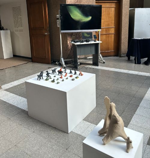 Proyecto interdisciplinario e interfacultad releva la conservación y difusión de instrumentos musicales tradicionales latinoamericanos.