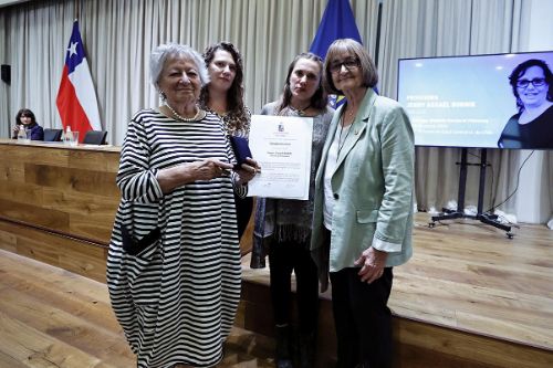 Universidad de Chile entrega Medalla Rectoral a la profesora Jenny Assael Budnik.