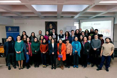 Prorrectora visita Facso para difundir los resultados del informe de autoevaluación.