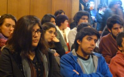 La actividad comenzó a las 19.30 hrs.