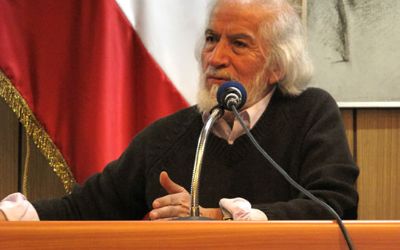  El Premio Nacional de Historia, Gabriel Salazar, dictó una conferencia sobre el rol de los secundarios en el movimiento social actual.