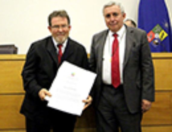 Profesor José Gimeno Sacristán recibió la Medalla Rectoral de la Universidad de Chile