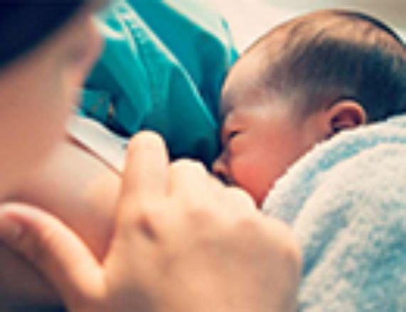 La lactancia materna en las sociedades analizada más allá de la maternidad 