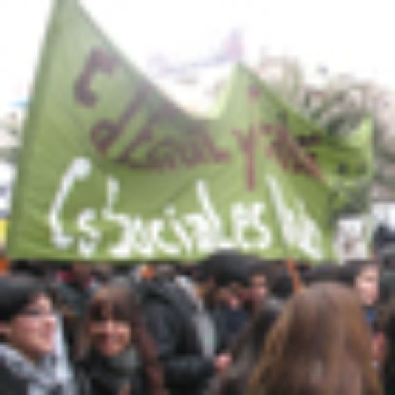 FACSO se hace presente en Multitudinaria Protesta por la Educación