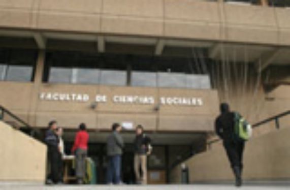 Becas Chile: 29 egresados y estudiantes de FACSO beneficiados para estudiar postgrados en el extranjero
