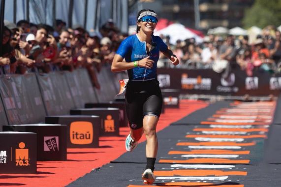 Estudiante U. de Chile Francisca Garrido obtuvo bronce en el Ironman 70.3 Pucón.